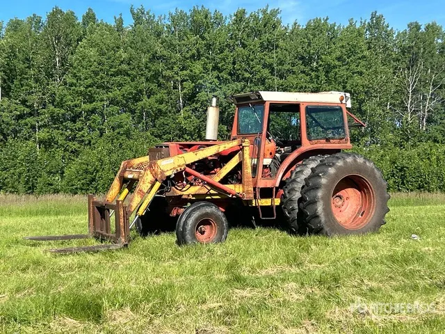 1973 International 1466 2WD Wide Front Antique Tractor