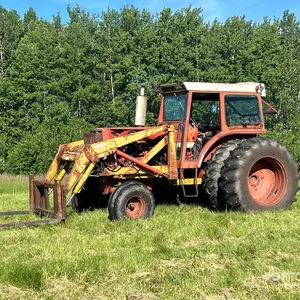1973 International 1466 2WD Wide Front Antique Tractor
