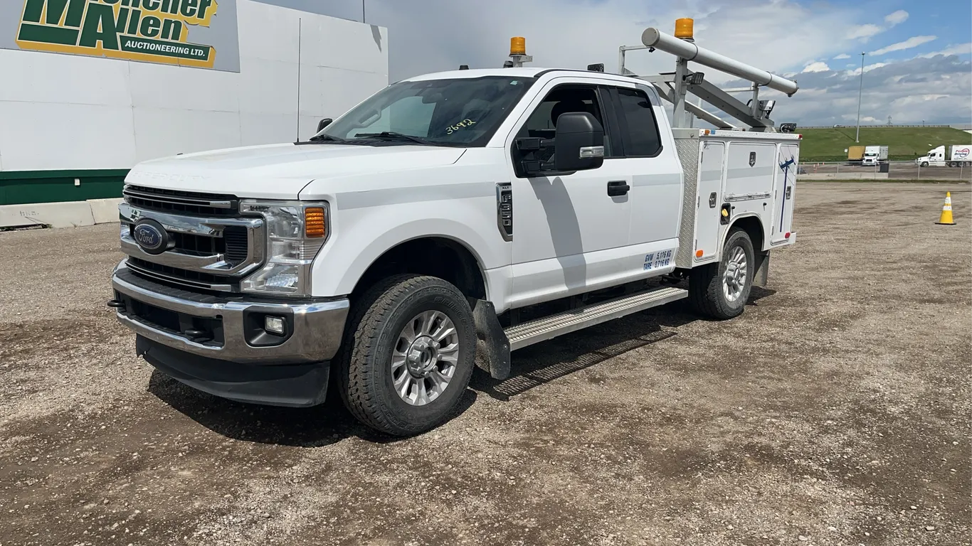 2020 Ford F-350 Super Duty 4X4 XLT S/A Service Truck