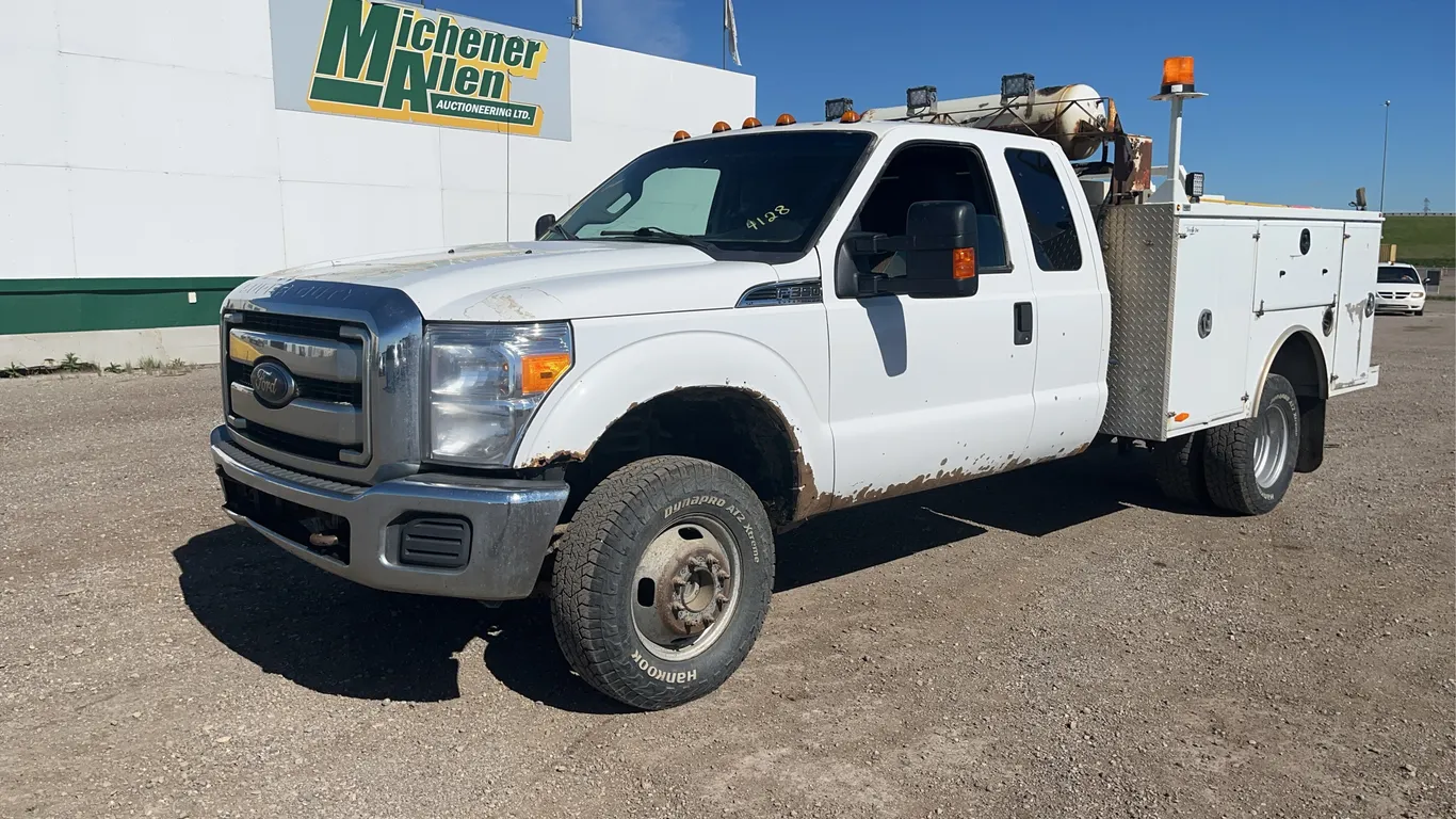 2012 Ford F-350 Super Duty 4x4 XL S/A Service Truck