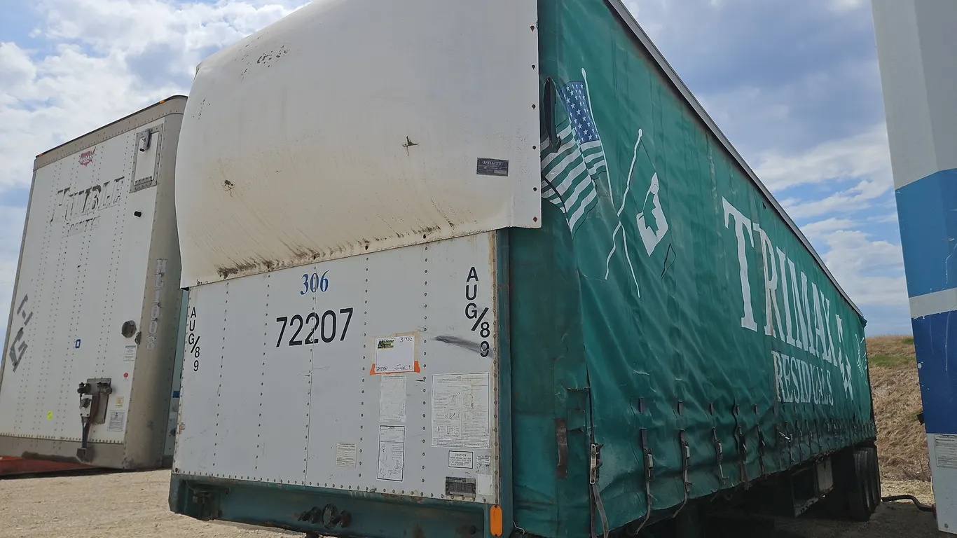 1989 Utility TRI/A 48 ft Curtain Side Trailer