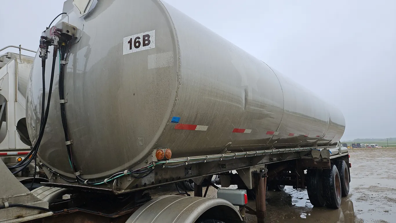 1980 Westank Super B Fuel Tank Trailer