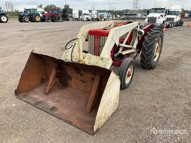 1964 International Harvester B414 2WD Tractor