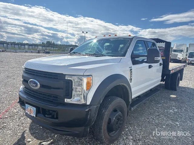 2017 Ford F-550 XL 4x4 Crew Cab Flatbed Truck