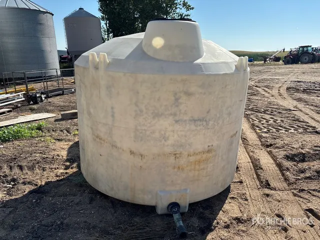 1400 gal Water Tank