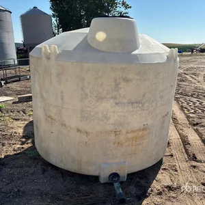 1400 gal Water Tank