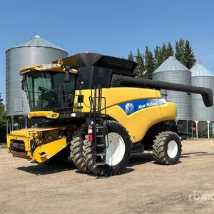 2007 New Holland CR9070 Combine Harvester