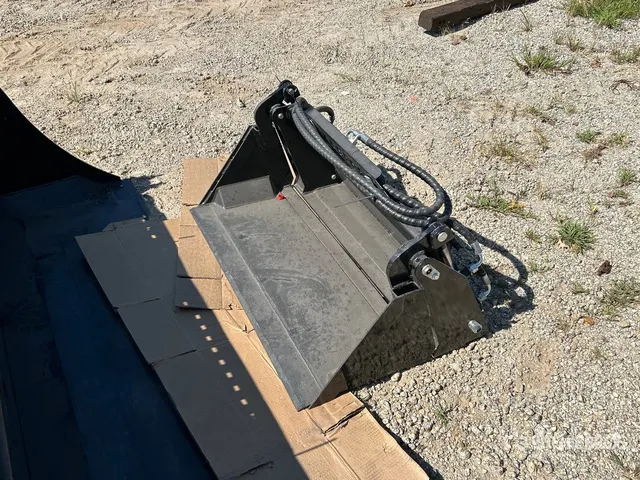 2026 GIYI GY-XKH39 39 in Multi-Purpose Mini Skid Steer Bucket (Unused)
