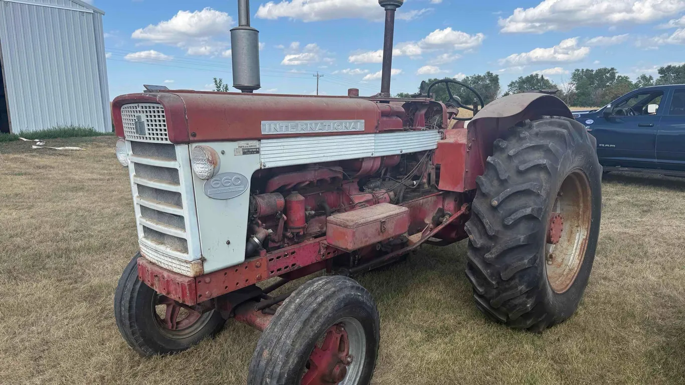 International 660 Tractor
