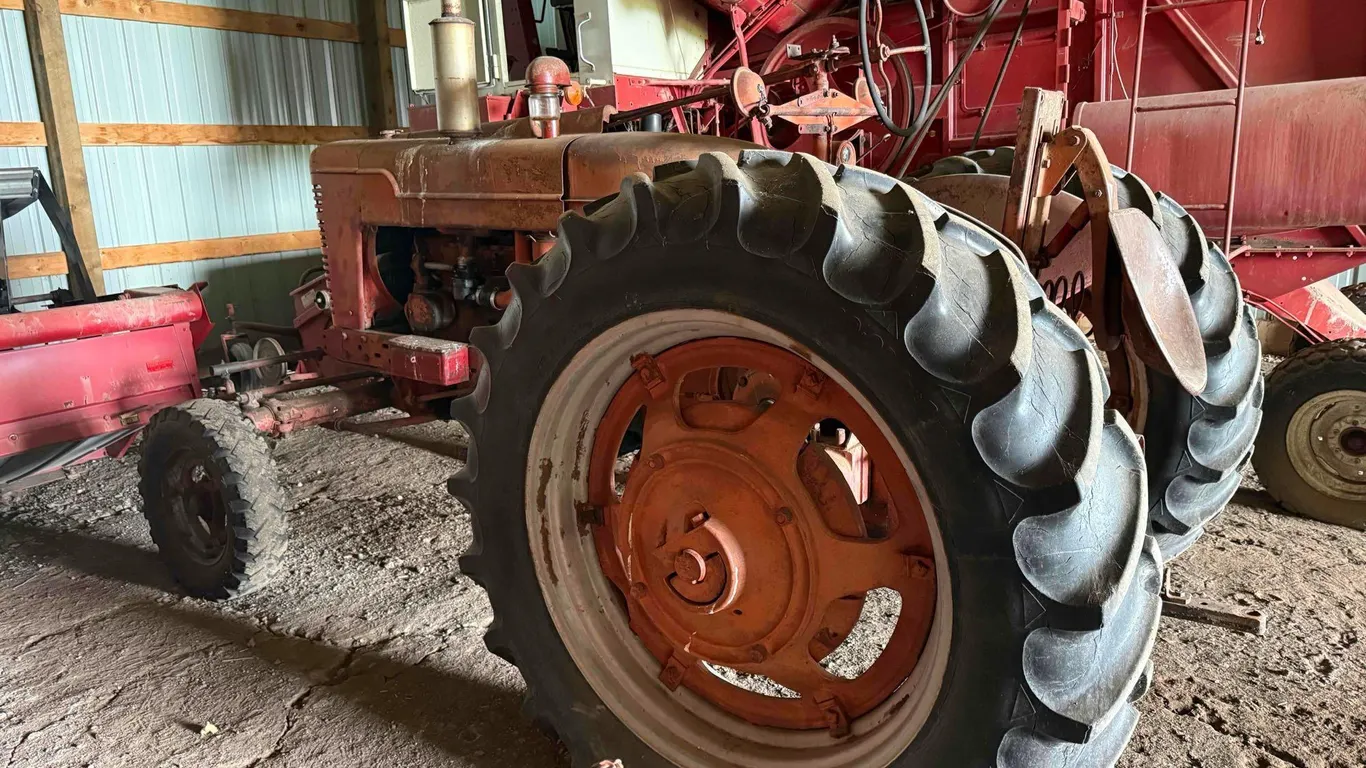 1953 International Super M Tractor