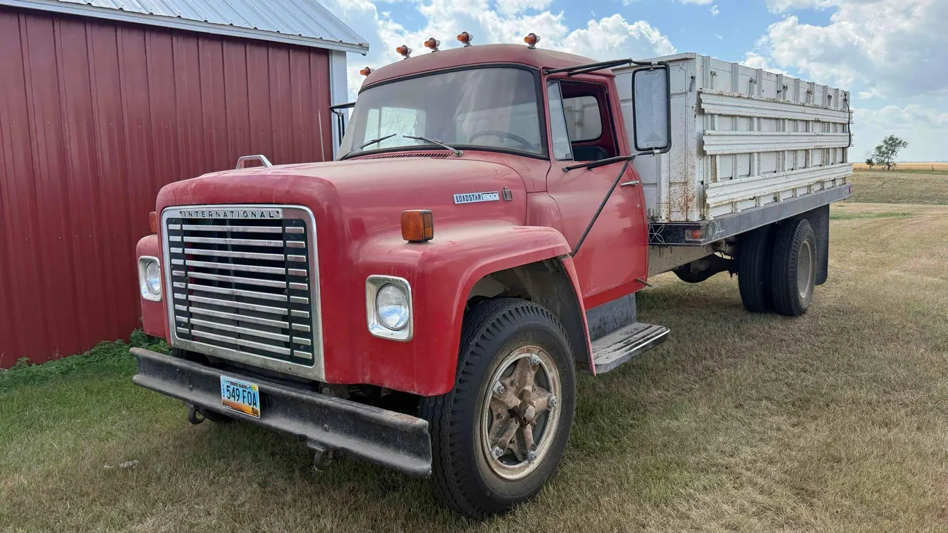 1973 International 1600 Grain Truck