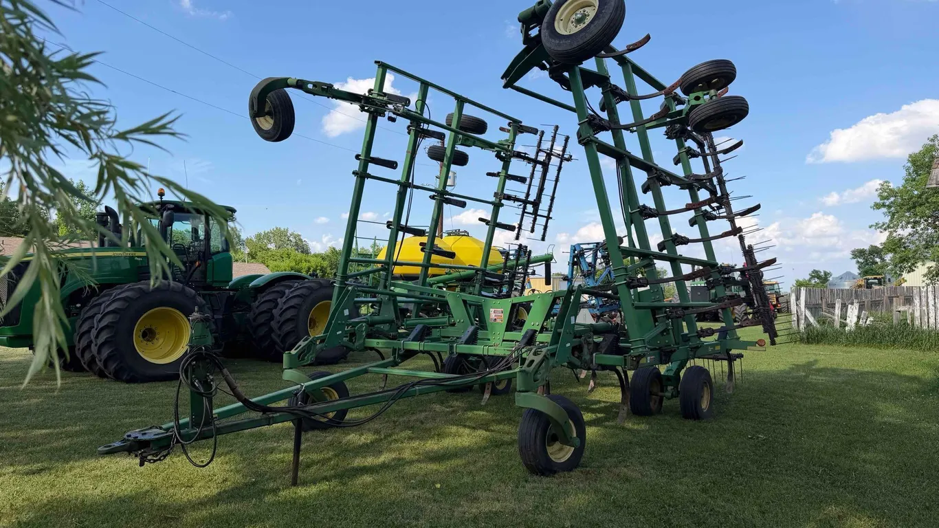 John Deere Chisel Plow