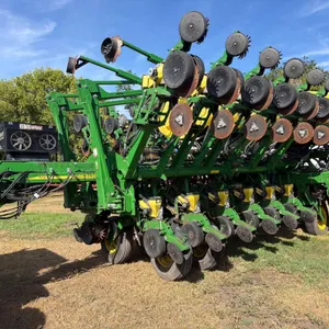 John Deere 1790 Planter
