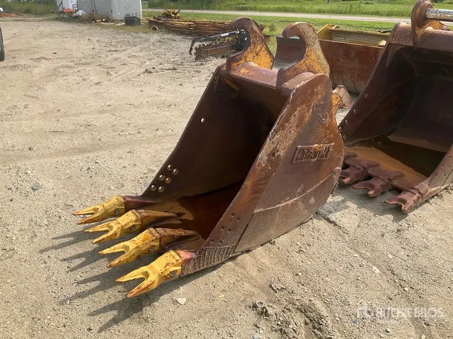 Brandt 36 in Digging Excavator Bucket - Fits Cat 300 Series