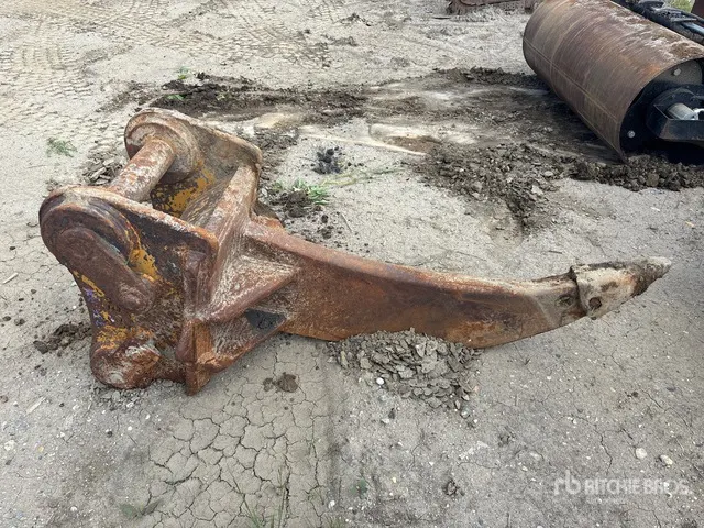 WBM 43 in Pin-On Excavator Ripper - Fits Cat 200 Series