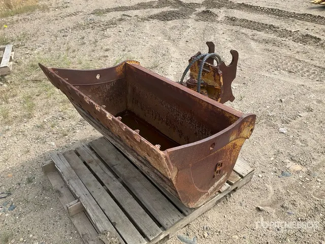 EFI 46 in Q/C Hydraulic Tilting Excavator Bucket - Fits Cat 305.5D