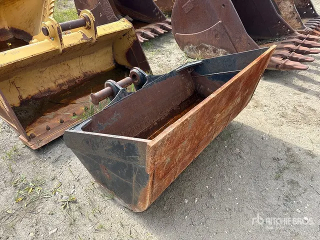 60 in Cleanup Excavator Bucket - Fits Cat 320-324 Long Boom