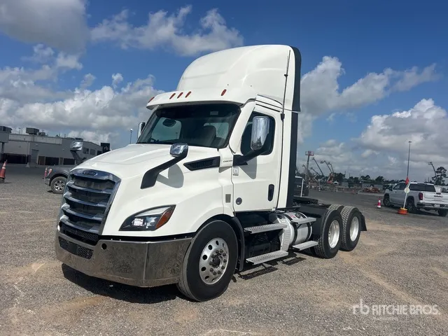 2021 Freightliner Cascadia 116 6x4 T/A Day Cab Truck Tractor