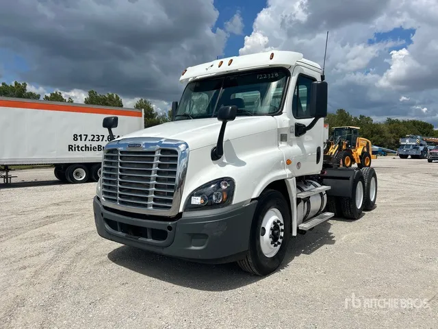 2016 Freightliner Cascadia 125 6x4 T/A Day Cab Truck Tractor