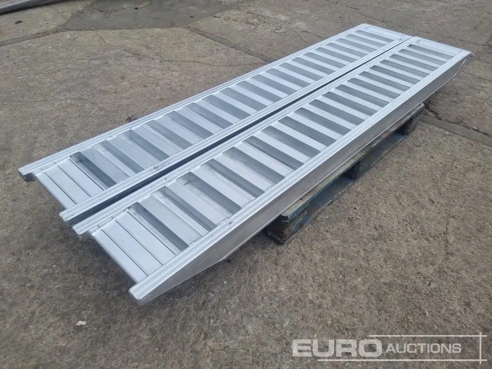 Unused Set of Aluminium Ramps, 250cm, 6,000kg