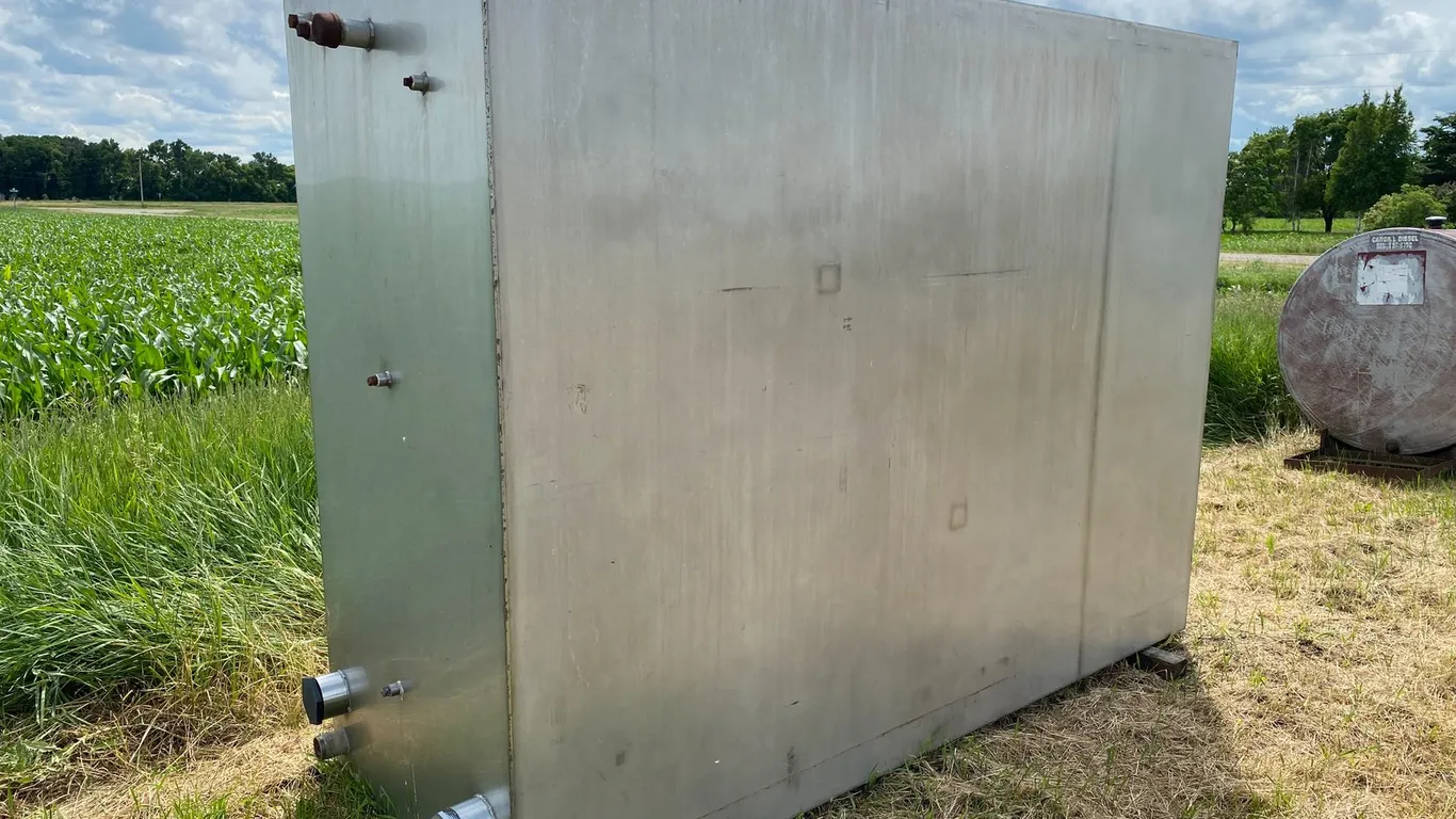 STAINLESS STEEL TANK