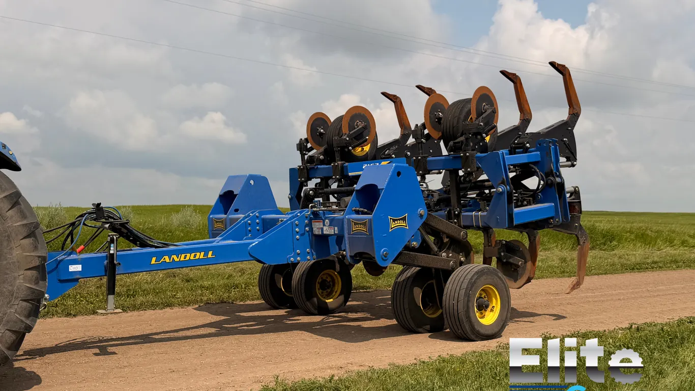 Landoll 2512F-9-30 22.5ft Folding in Line Ripper.