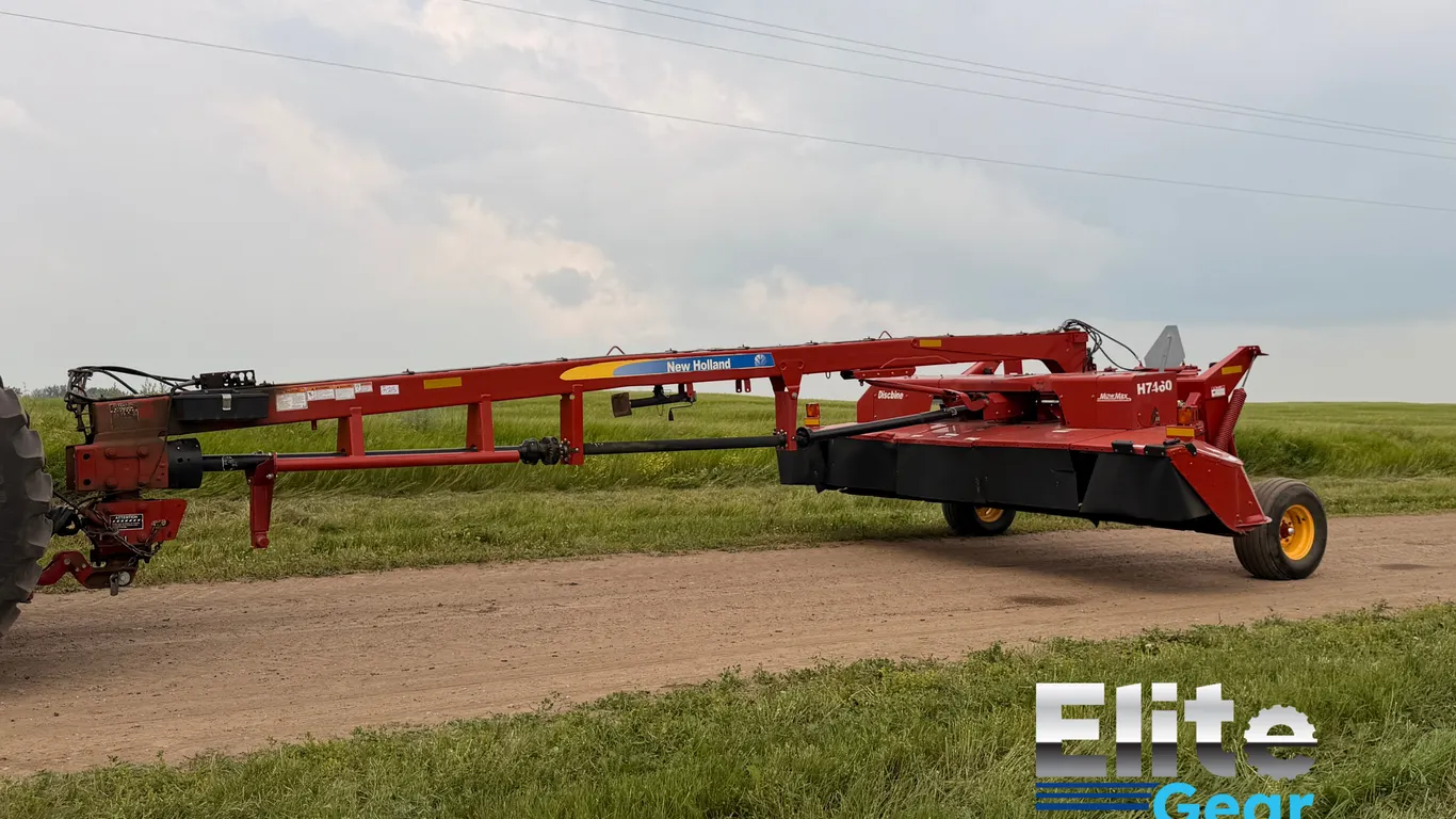 2013 New Holland IH H7460 14ft disc Mower Conditioner.