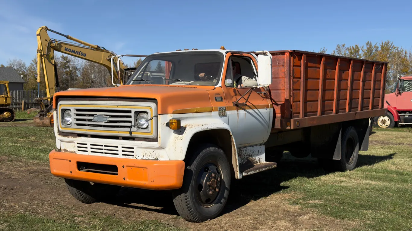 1976 Chevrolet Custom Deluxe C60 S/A Grain Truck
