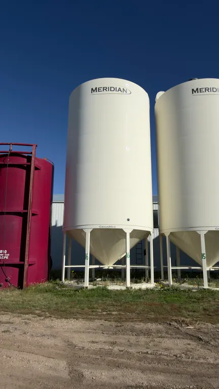 Meridian 5000-Bushel Hopper Grain Bin