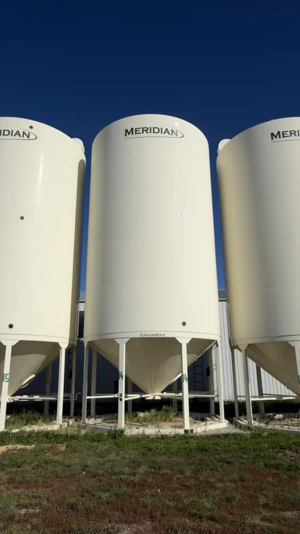 Meridian 5000-Bushel Hopper Grain Bin
