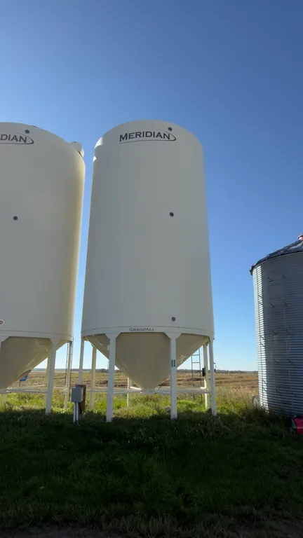 Meridian 5000-Bushel Hopper Grain Bin