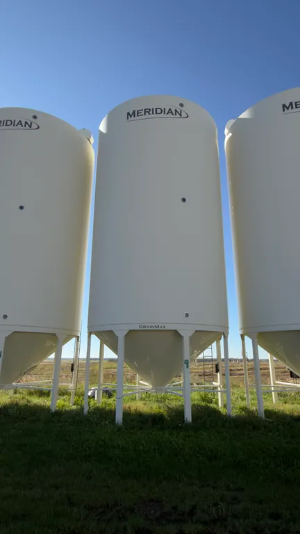Meridian 5000-Bushel Hopper Grain Bin