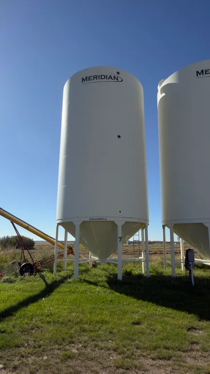 Meridian 5000-Bushel Hopper Grain Bin