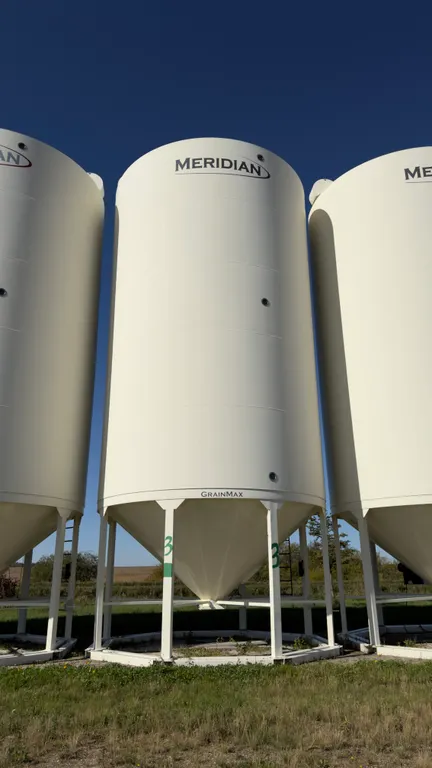 Meridian 5000-Bushel Hopper Grain Bin