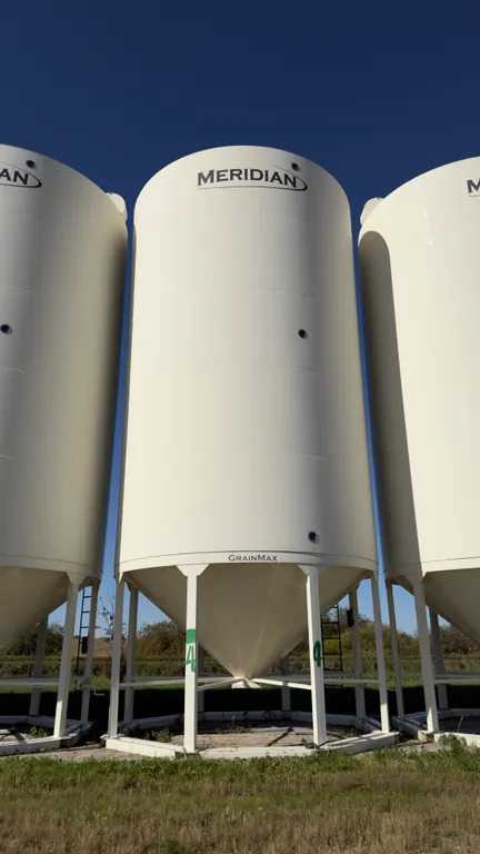 Meridian 5000-Bushel Hopper Grain Bin