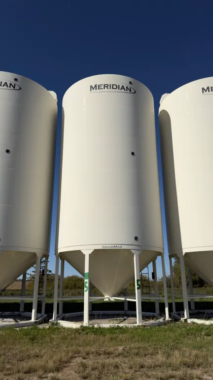 Meridian 5000-Bushel Hopper Grain Bin