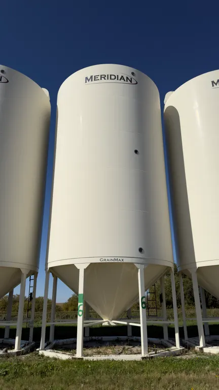 Meridian 5000-Bushel Hopper Grain Bin