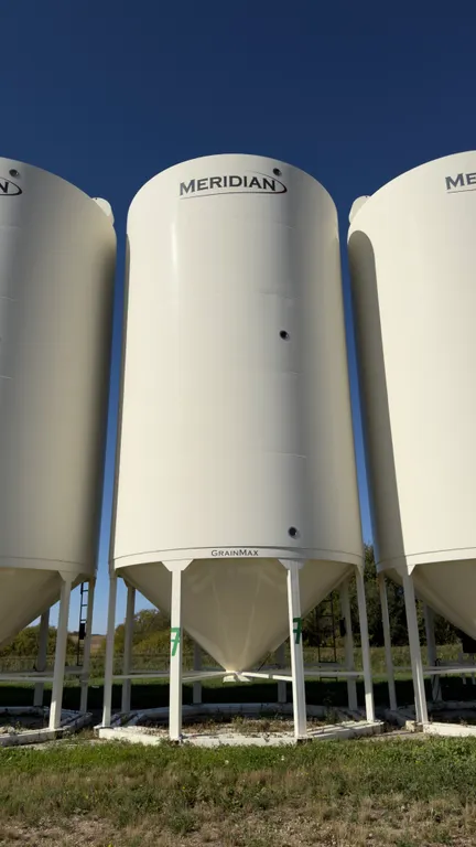 Meridian 5000-Bushel Hopper Grain Bin