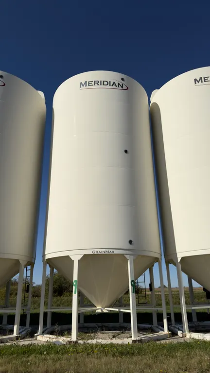 Meridian 5000-Bushel Hopper Grain Bin