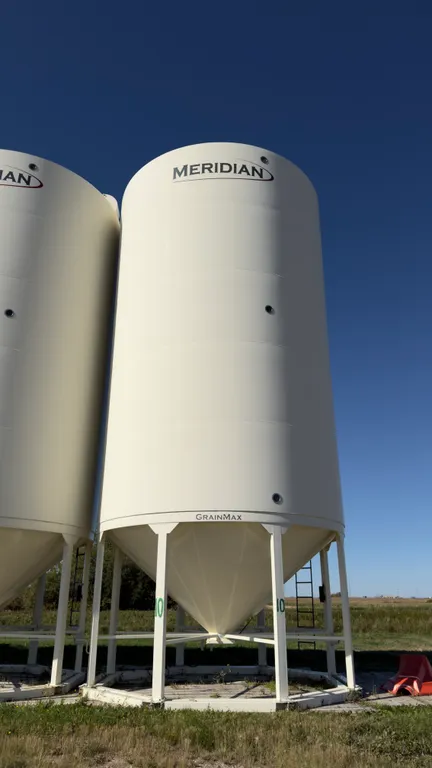 Meridian 5000-Bushel Hopper Grain Bin