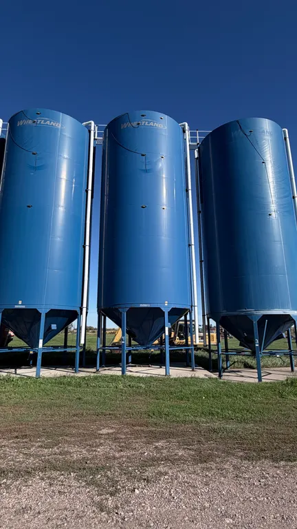 Wheatland 6200-Bushel Hopper Grain Bin.