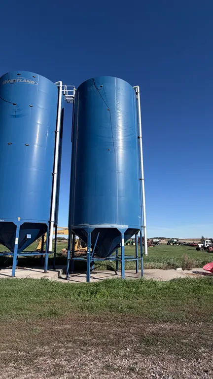 Wheatland 6200-Bushel Hopper Grain Bin.