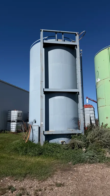 400 BBL Tanks.