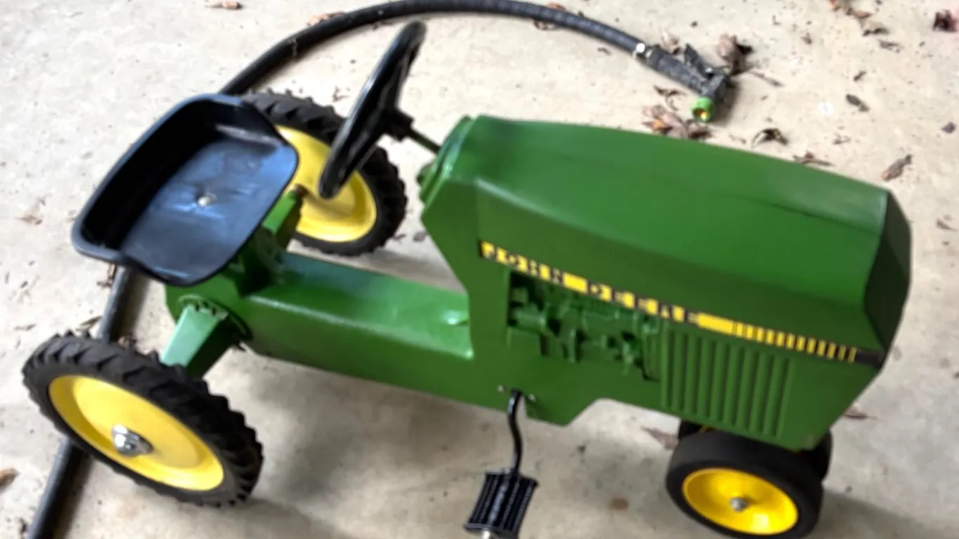 EARLY CAST IRON JOHN DEERE PEDAL TRACTOR