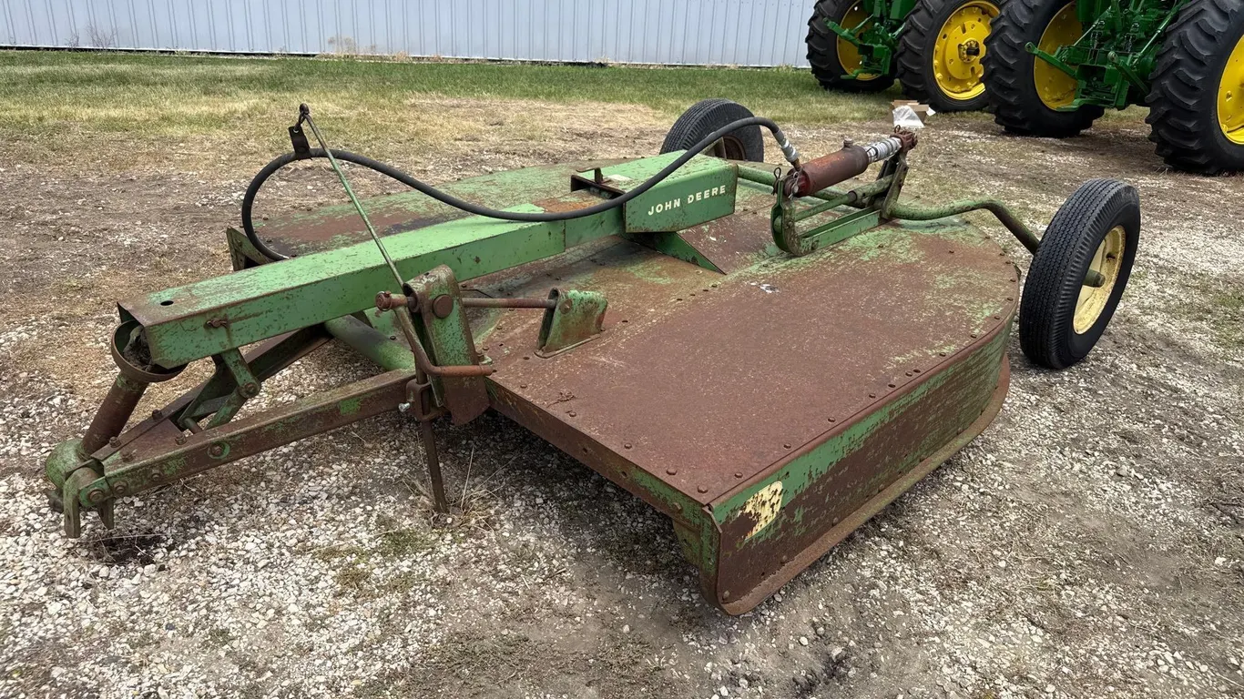 John Deere 407 Gyramor pull type Rotary Cutter