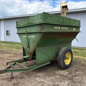 John Deere 210 Auger Wagon