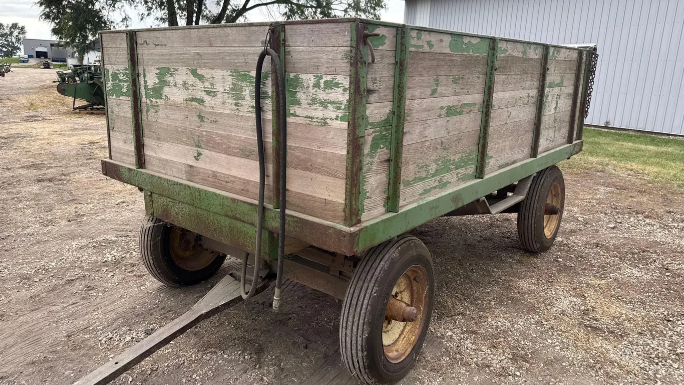 John Deere 70 inch x 10ft Barge Wagon