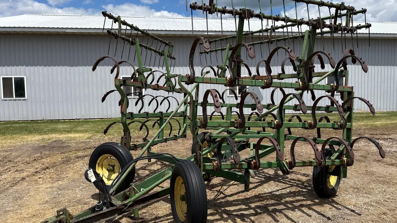 John Deere 22ft spring tooth harrow