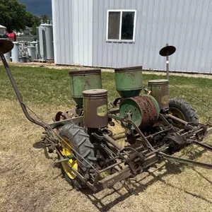 John Deere 290 2 row Planter