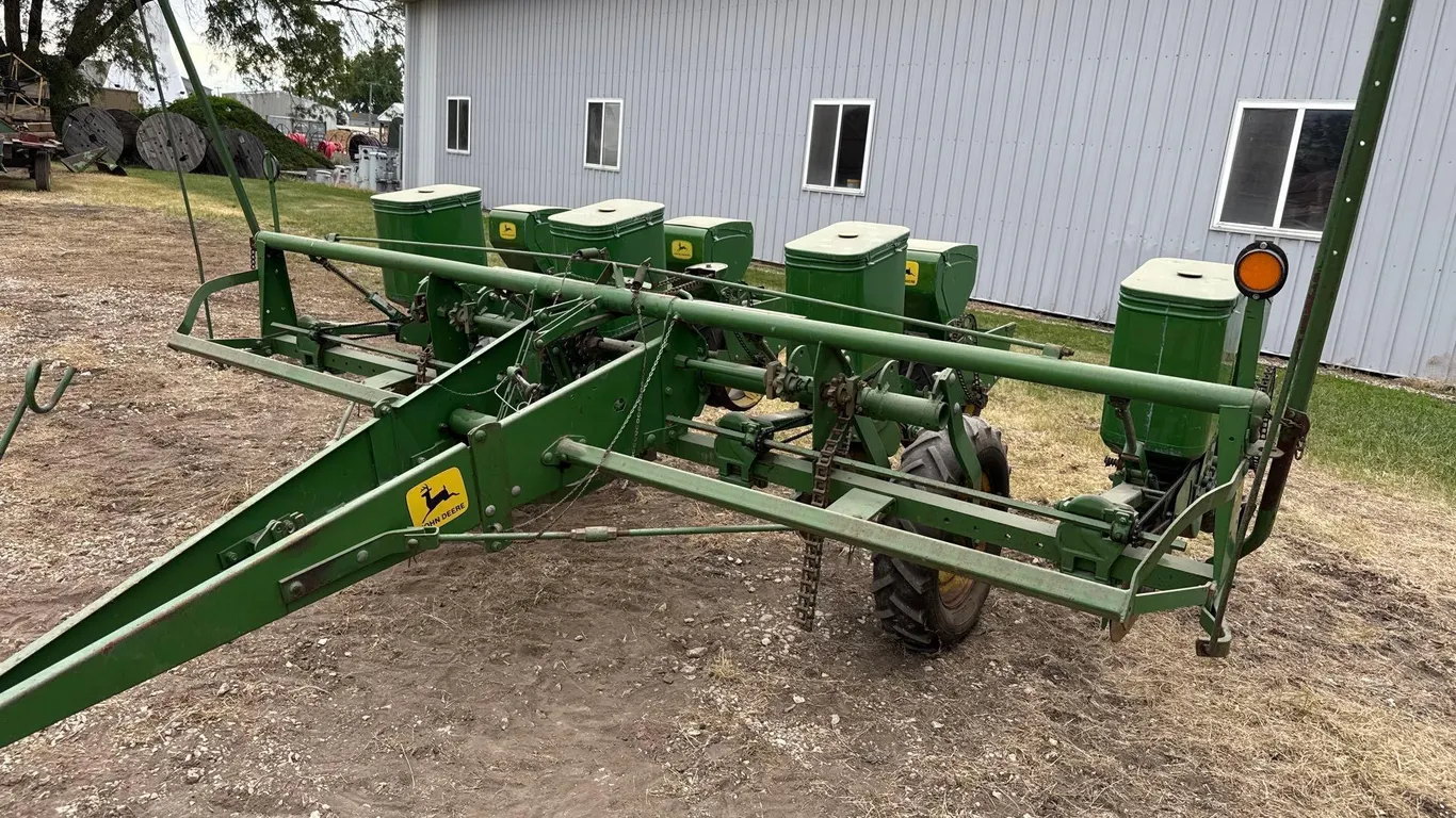 John Deere 1240 4 row Planter